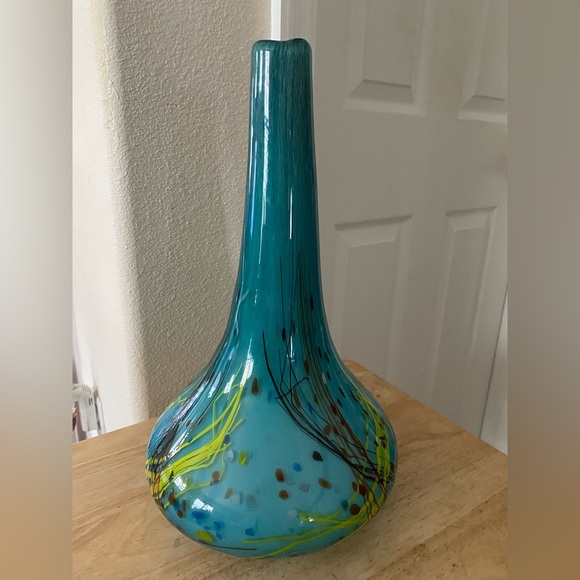 Rooms to Go Vase?